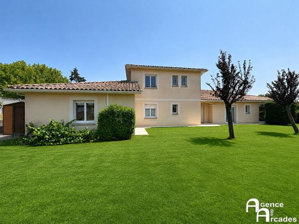 BLANQUEFORT, MAISON D'ARCHITECTE DE 230 m² AUX VOLUMES GÉNÉREUX ET AUX MULTIPLES POSSIBILITÉS Blanquefort (33290)