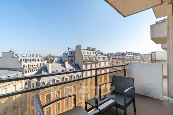 Paris 8ème - Parc Monceau - Etage élevé - Très lumineux - Balcon - Excellent état