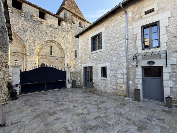 MAISON DE VILLAGE Bourdeilles