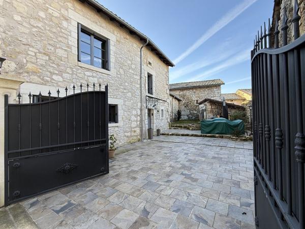 MAISON DE VILLAGE Bourdeilles