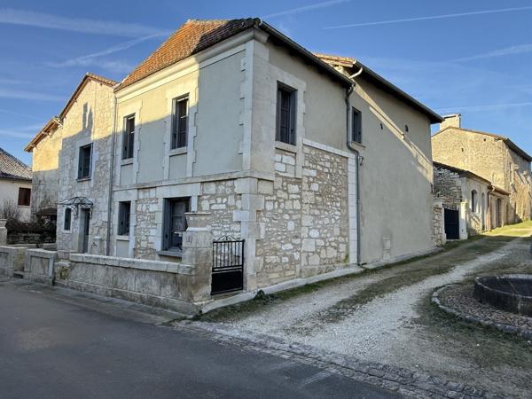 MAISON DE VILLAGE Bourdeilles