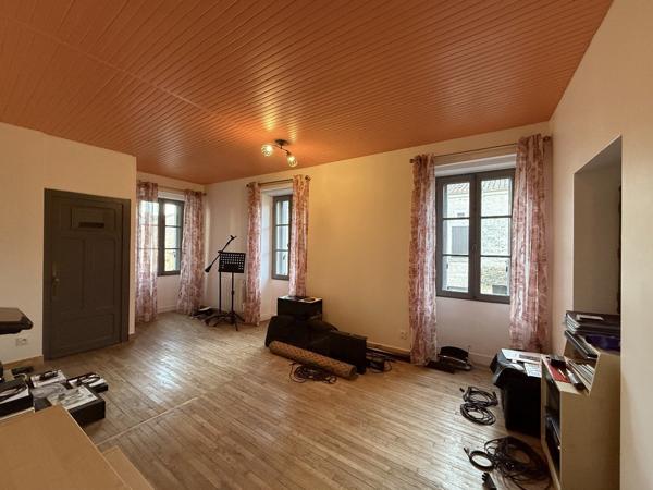 MAISON DE VILLAGE Bourdeilles