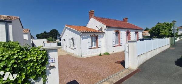 TYPIQUE MAISON DE VILLAGE LONGEVILLE SUR MER