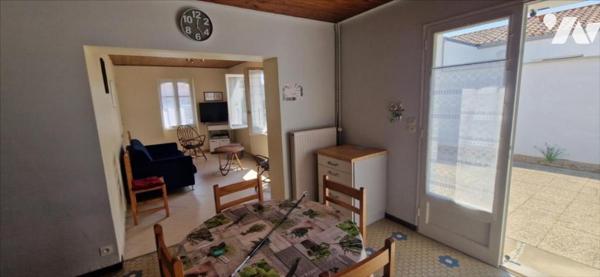 TYPIQUE MAISON DE VILLAGE LONGEVILLE SUR MER