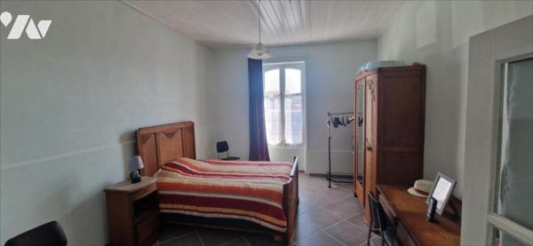 TYPIQUE MAISON DE VILLAGE LONGEVILLE SUR MER