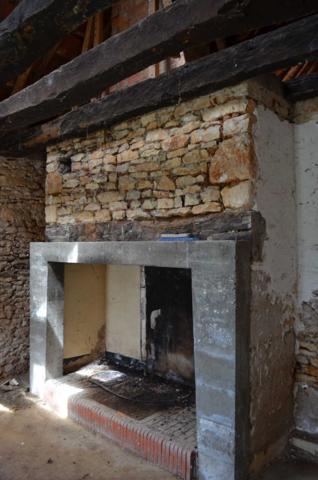 Maison ancienne - Montignac-lascaux Périgord Noir, à 3 km de Montignac-Lascaux, Fermette à rénover entièrement comprenant une ancienne maison et une grande grange. Terrain de plus de 5000 m².