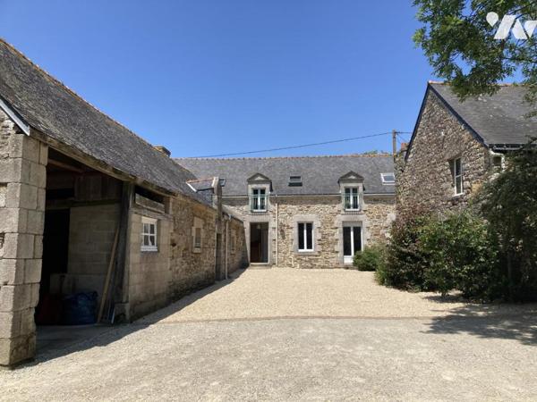 A VENDRE SAINT BARTHELEMY plusieurs bâtiments en pierres / REF 39N