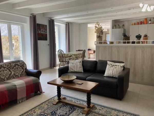 A VENDRE SAINT BARTHELEMY plusieurs bâtiments en pierres / REF 39N