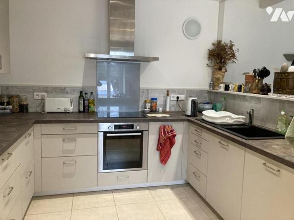 A VENDRE SAINT BARTHELEMY plusieurs bâtiments en pierres / REF 39N