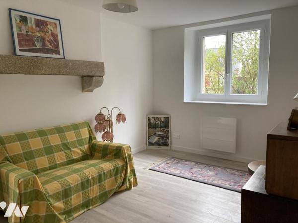 A VENDRE SAINT BARTHELEMY plusieurs bâtiments en pierres / REF 39N