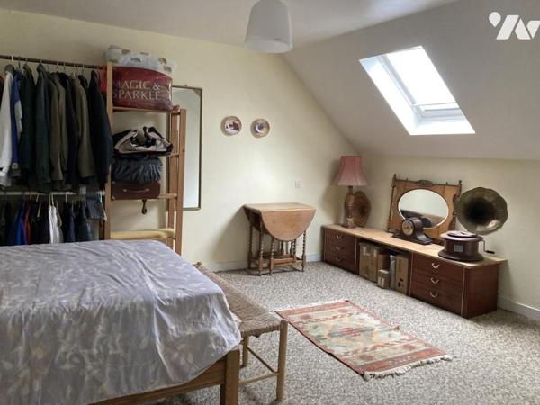 A VENDRE SAINT BARTHELEMY plusieurs bâtiments en pierres / REF 39N