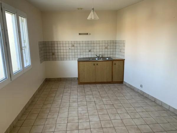 Maison de bourg 75 M2 avec garage et jardin