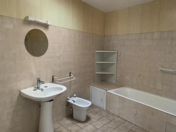 Maison de bourg 75 M2 avec garage et jardin