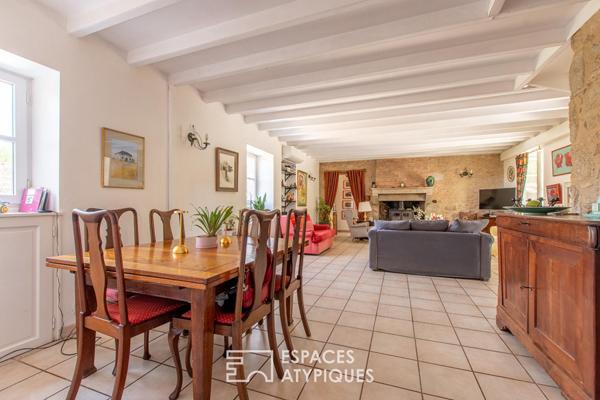 Propriété en pierre dans un écrin de verdure