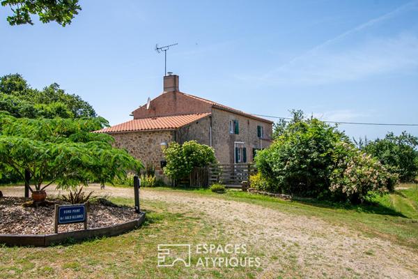 Propriété en pierre dans un écrin de verdure