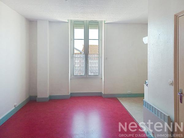 A vendre, immeuble de rapport au centre de Saujon à proximité des thermes.