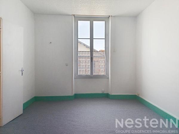 A vendre, immeuble de rapport au centre de Saujon à proximité des thermes.