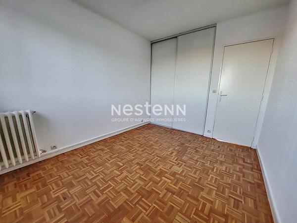 PLAISIR : A louer Appartement 3 pièces avec balcon exposé sud