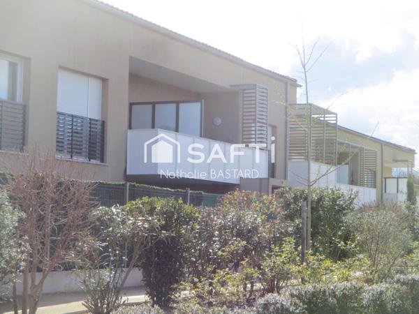 L'Isle centre et commerces à pieds : beau T3 en duplex  récent avec terrasse et 2 places de parking privatives