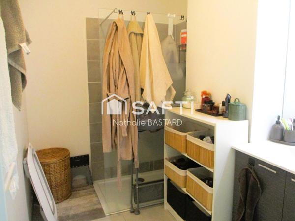 L'Isle centre et commerces à pieds : beau T3 en duplex  récent avec terrasse et 2 places de parking privatives