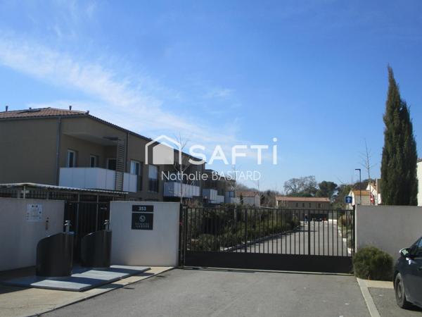 L'Isle centre et commerces à pieds : beau T3 en duplex  récent avec terrasse et 2 places de parking privatives