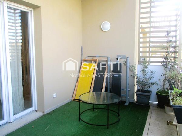 L'Isle centre et commerces à pieds : beau T3 en duplex  récent avec terrasse et 2 places de parking privatives