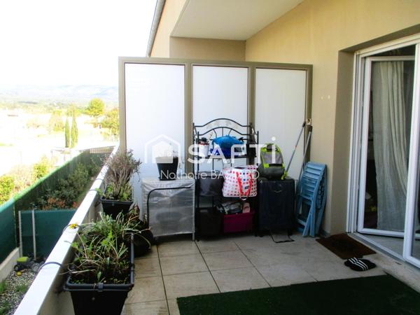 L'Isle centre et commerces à pieds : beau T3 en duplex  récent avec terrasse et 2 places de parking privatives