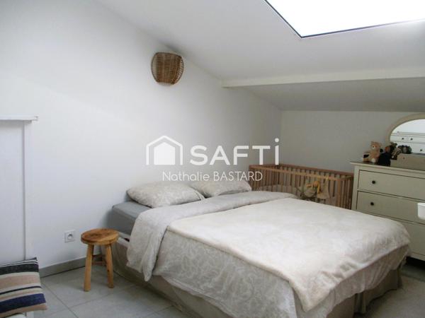 L'Isle centre et commerces à pieds : beau T3 en duplex  récent avec terrasse et 2 places de parking privatives