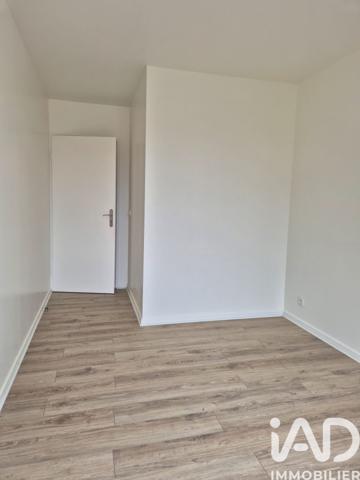 Location appartement 3 pièces 67 m² Corbeil-Essonnes