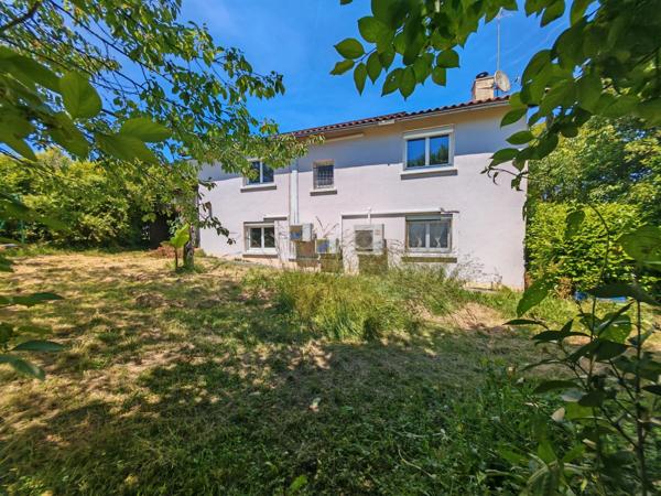Maison avec grand terrain arboré en plein cœur de Gondrin !!