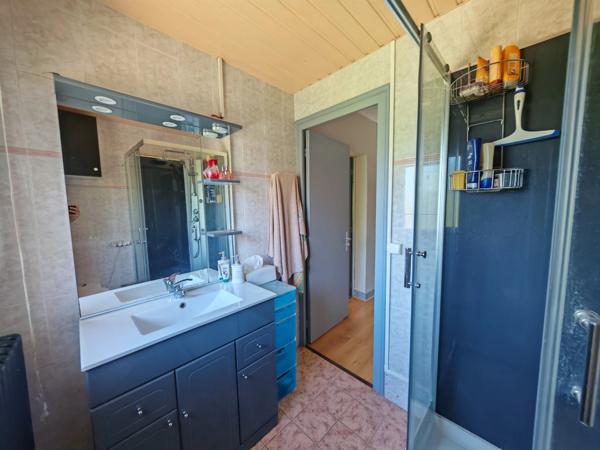 Maison avec grand terrain arboré en plein cœur de Gondrin !!