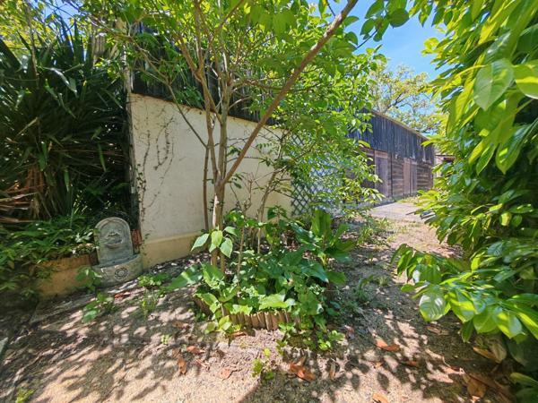 Maison avec grand terrain arboré en plein cœur de Gondrin !!