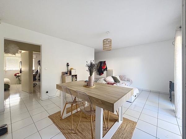 Appartement à louer La Roche Sur Yon : 3 pièces, 54m² avec 2 chambre(s) à 690€ - AJP Immobilier La Roche-sur-Yon