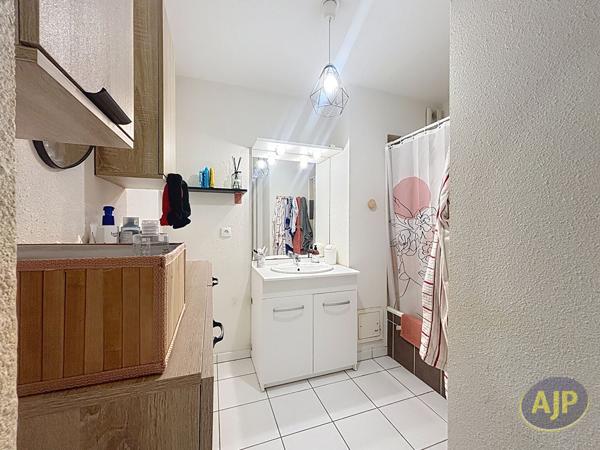 Appartement à louer La Roche Sur Yon : 3 pièces, 54m² avec 2 chambre(s) à 690€ - AJP Immobilier La Roche-sur-Yon