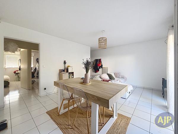 Appartement à louer La Roche Sur Yon : 3 pièces, 54m² avec 2 chambre(s) à 690€ - AJP Immobilier La Roche-sur-Yon