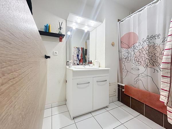 Appartement à louer La Roche Sur Yon : 3 pièces, 54m² avec 2 chambre(s) à 690€ - AJP Immobilier La Roche-sur-Yon
