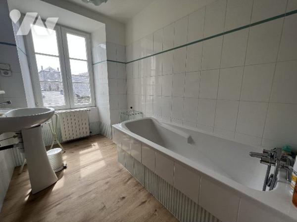 MAISON D'HABITATION A VENDRE