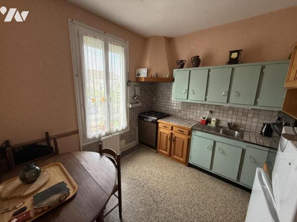 Maison en centre bourg avec beau jardin et logement annexe