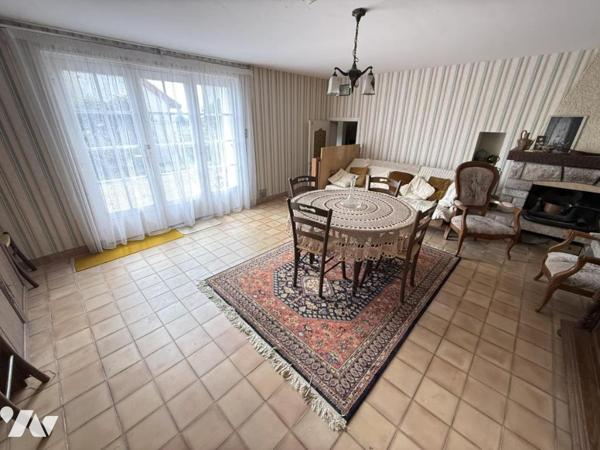 Maison en centre bourg avec beau jardin et logement annexe