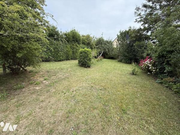 Maison en centre bourg avec beau jardin et logement annexe