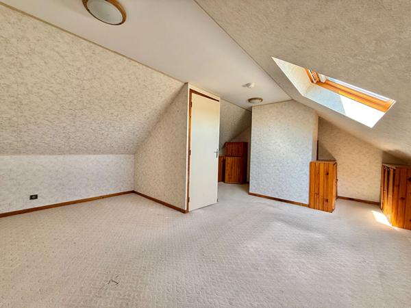 Maison avec sous-sol , situé à Saint Jean De Braye, 6 pièces, surface au sol 130m².