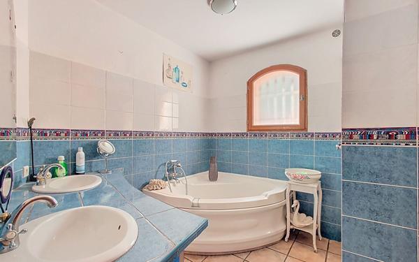 Maison à vendre    6 pièces •  Caumont-sur-Durance