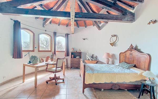 Maison à vendre    6 pièces •  Caumont-sur-Durance