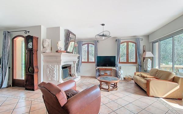 Maison à vendre    6 pièces •  Caumont-sur-Durance