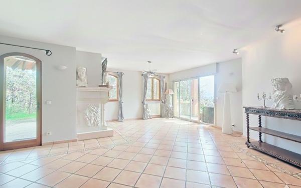 Maison à vendre    6 pièces •  Caumont-sur-Durance