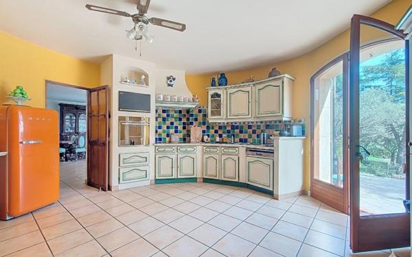 Maison à vendre    6 pièces •  Caumont-sur-Durance