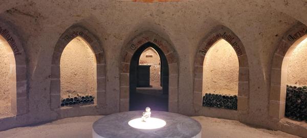 MANOIR A LA CHARTRE SUR LE LOIR  ET SES CAVES EXCEPTIONNELLES