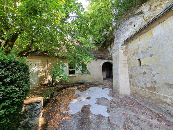 MANOIR A LA CHARTRE SUR LE LOIR  ET SES CAVES EXCEPTIONNELLES