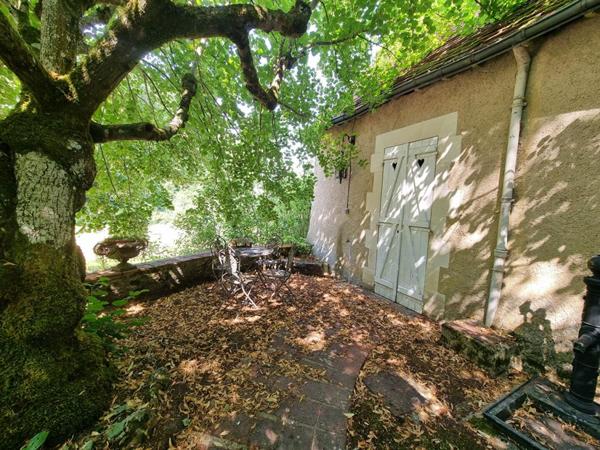 MANOIR A LA CHARTRE SUR LE LOIR  ET SES CAVES EXCEPTIONNELLES