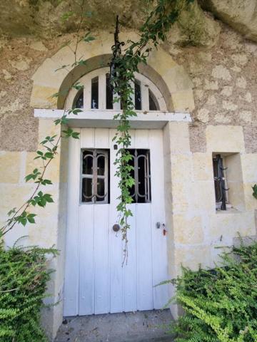 MANOIR A LA CHARTRE SUR LE LOIR  ET SES CAVES EXCEPTIONNELLES